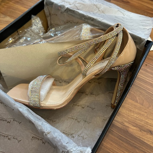 Pavé Heels NWB - Picture 5 of 5